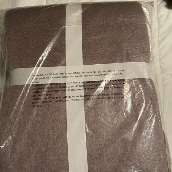 Pottery Barn Oversized Mohair Throw - Lavender NWT - Picture 3 of 5